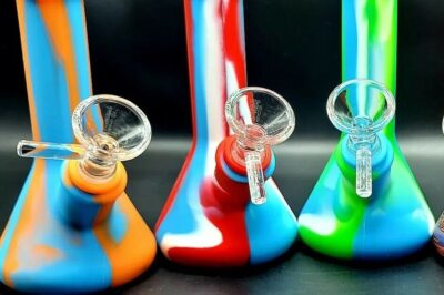 Silicon Bongs vs. Glass Bongs: A Comprehensive Comparison of Materials and Their Pros and Cons